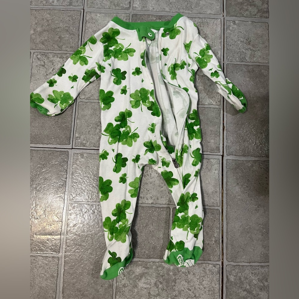 Burt’s Bees Baby shamrock st Patrick’s day PJs 0-3m
